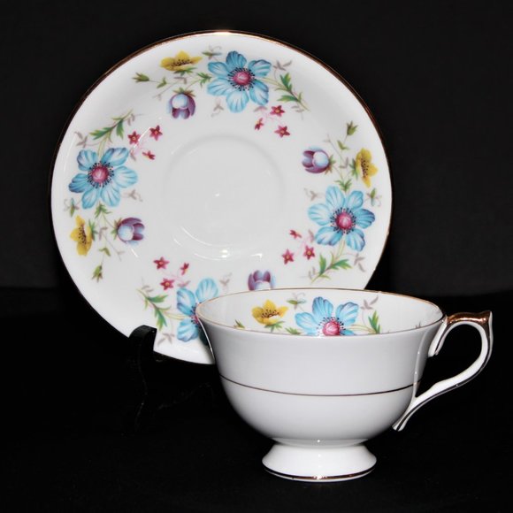 Vintage Fine Bone China Teacup Set with Red Roses | Sunrise Tea Cup & Saucer Set - Picture 13 of 16